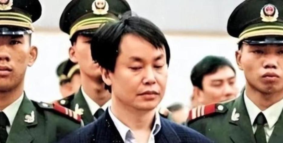 2009年，曾被称为‘警界少帅’的公安部原部长助理郑少东落马。调查揭开他的奢靡日