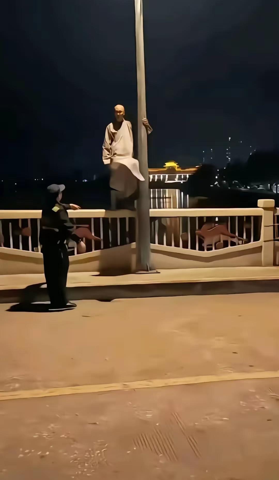 关于释静觉大师大家有没有发现一个奇怪的点！ 出家人本该看破红尘，他却为被逐寺的事