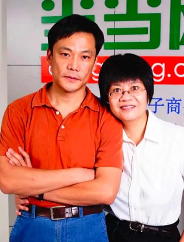 当年，俞渝对李国庆说：“咱们公司股价缩水，每年只能给你200万零花钱。”李国庆不