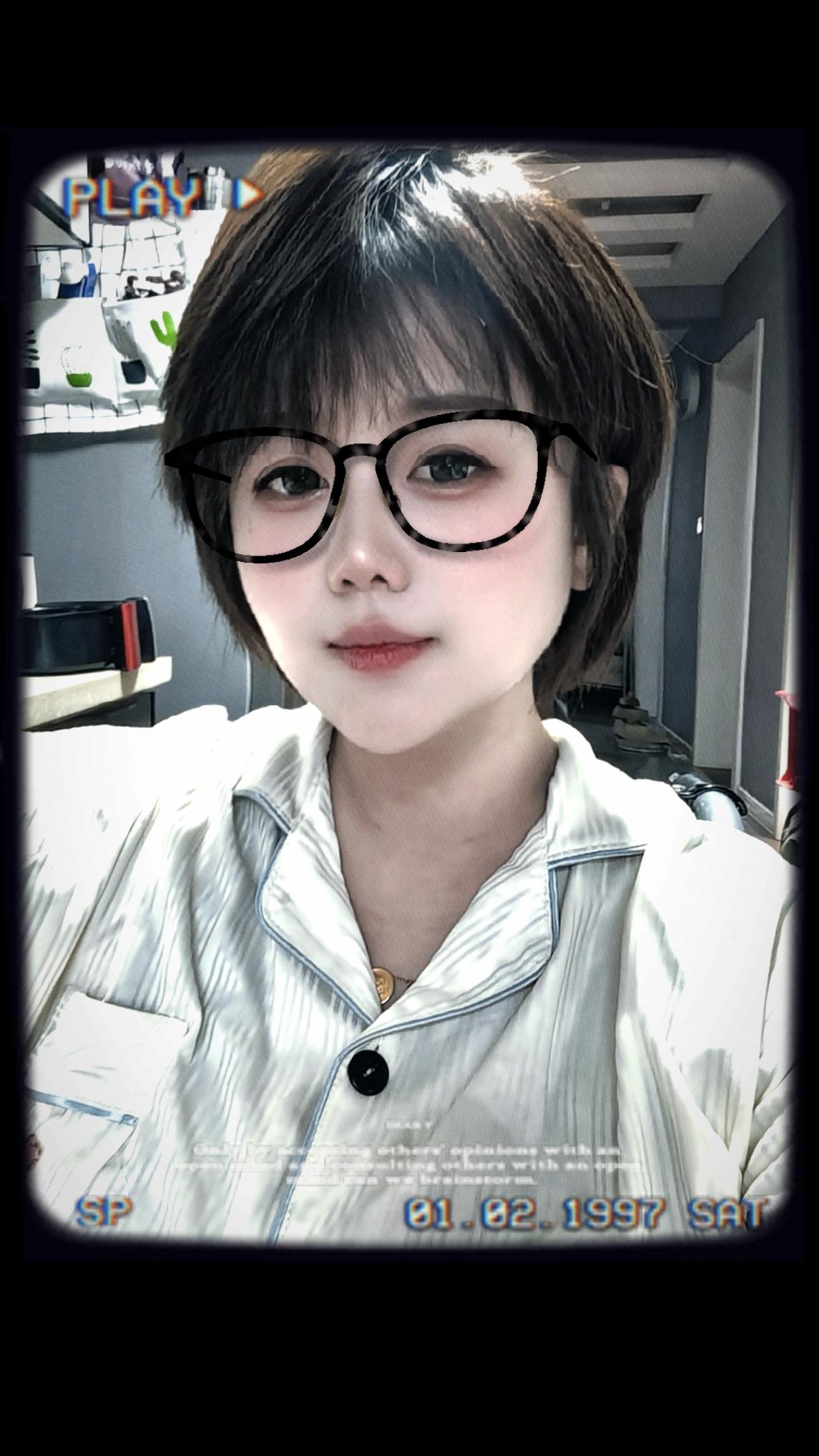 为了这个期待已久的复查化了妆，假睫毛都是精心贴的。结果一点变化都没有。...