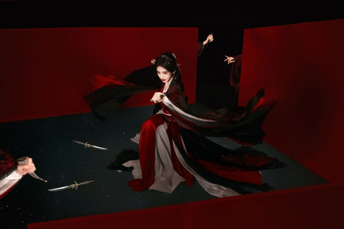 鞠婧祎红与黑如焰她如刃鞠婧祎如焰如刃 这个露芜衣好爽啊！ 