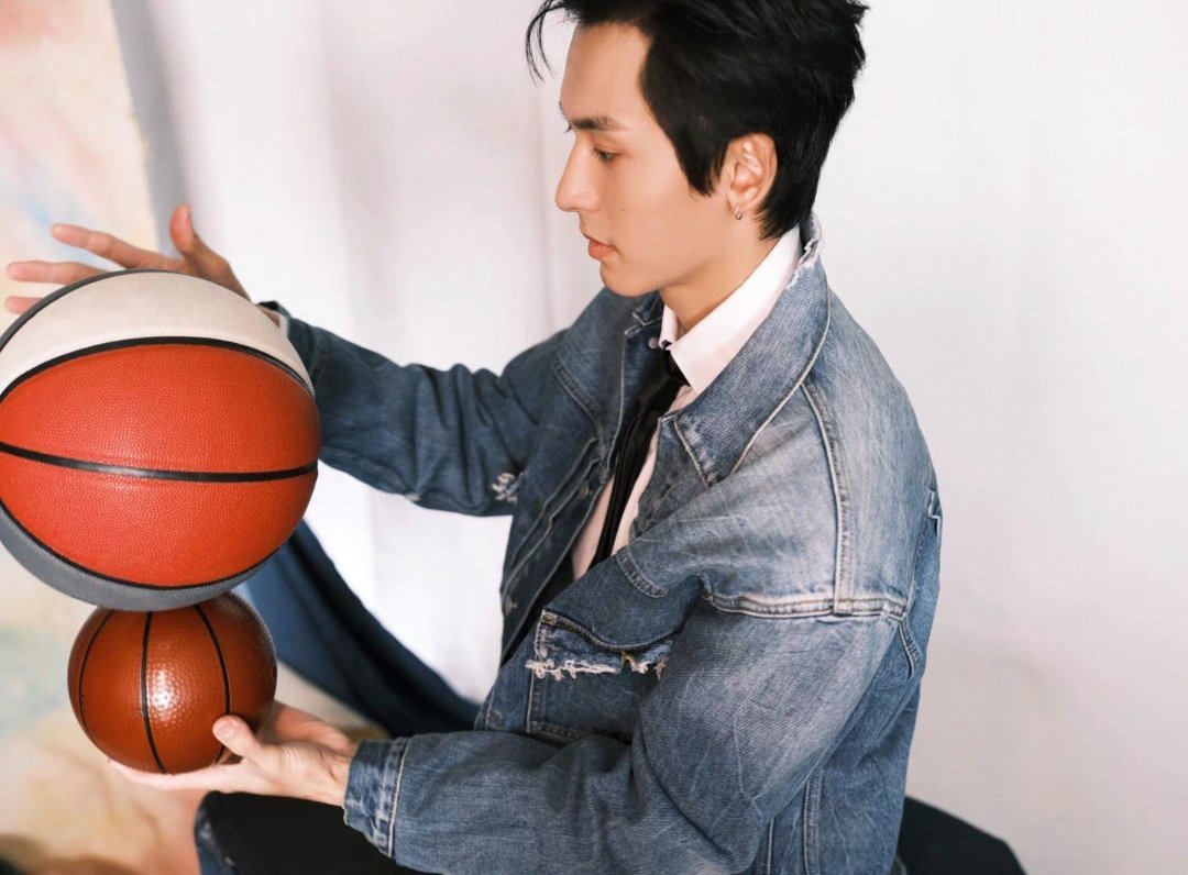 龚俊 cpf 🍊  山河令 20210810 张老师tbgg发六连拍和篮球合影