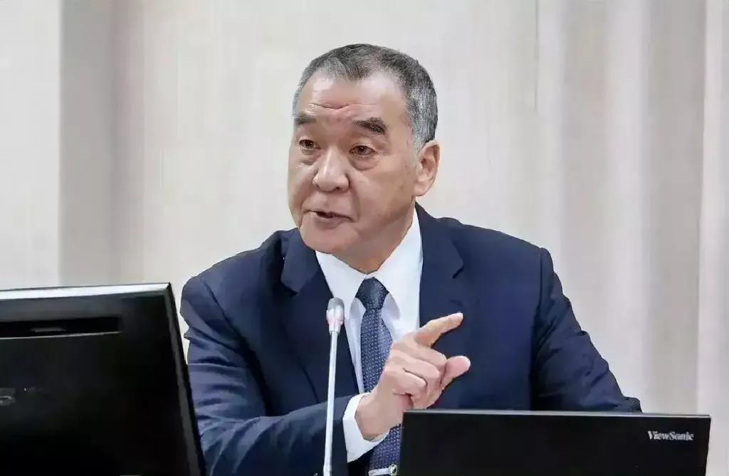 台防务部门负责人邱国正近‬日称：台湾不会一直容忍大陆舰机绕台，以后但凡发现大陆军