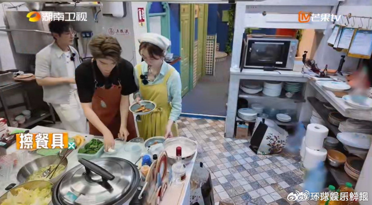 丁禹兮超绝老公感 中餐厅中餐厅名场面 谁懂这种心动？丁禹兮在后厨帮林大厨打下手时