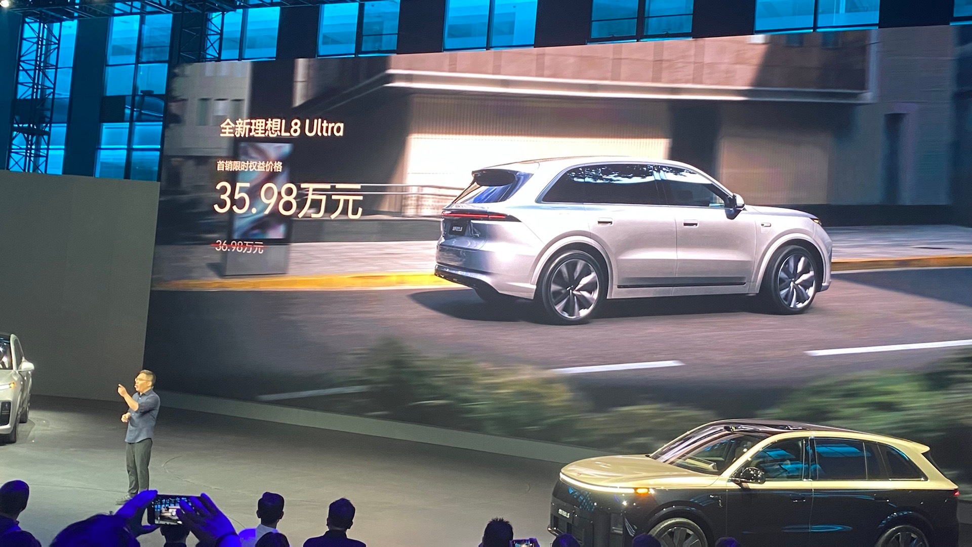 全新理想l8上市 理想 L8 Ultra：36.98 万，首销期 35.98 万