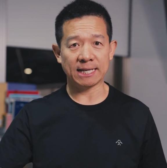 很多人不理解，为何跑了快10年的贾跃亭迟迟不被遣返？其实不复杂。国内巨额罚款在美