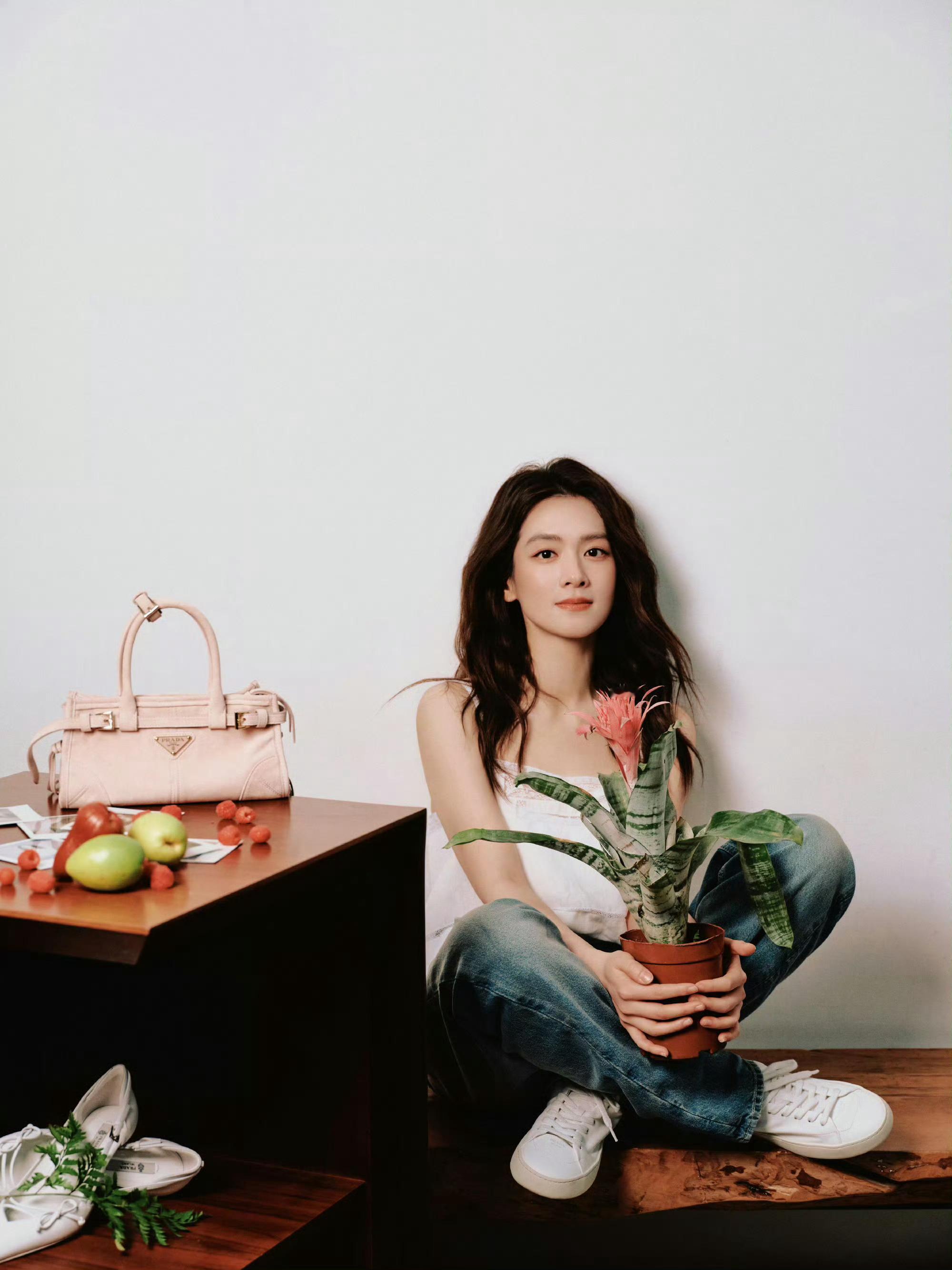 陈昊宇 × Prada 全新宣传大片 💐 风格大赏