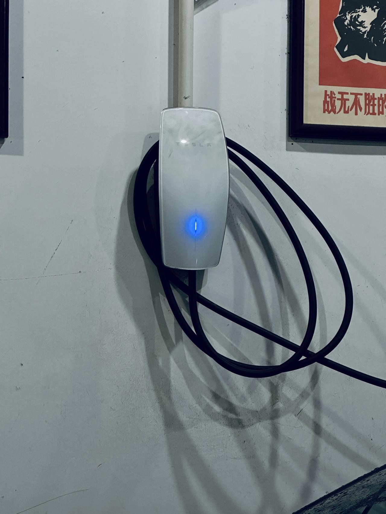 特斯拉家充（380V）充自家的车能到11千瓦，昨晚充理想L9只有4千瓦[破涕为笑