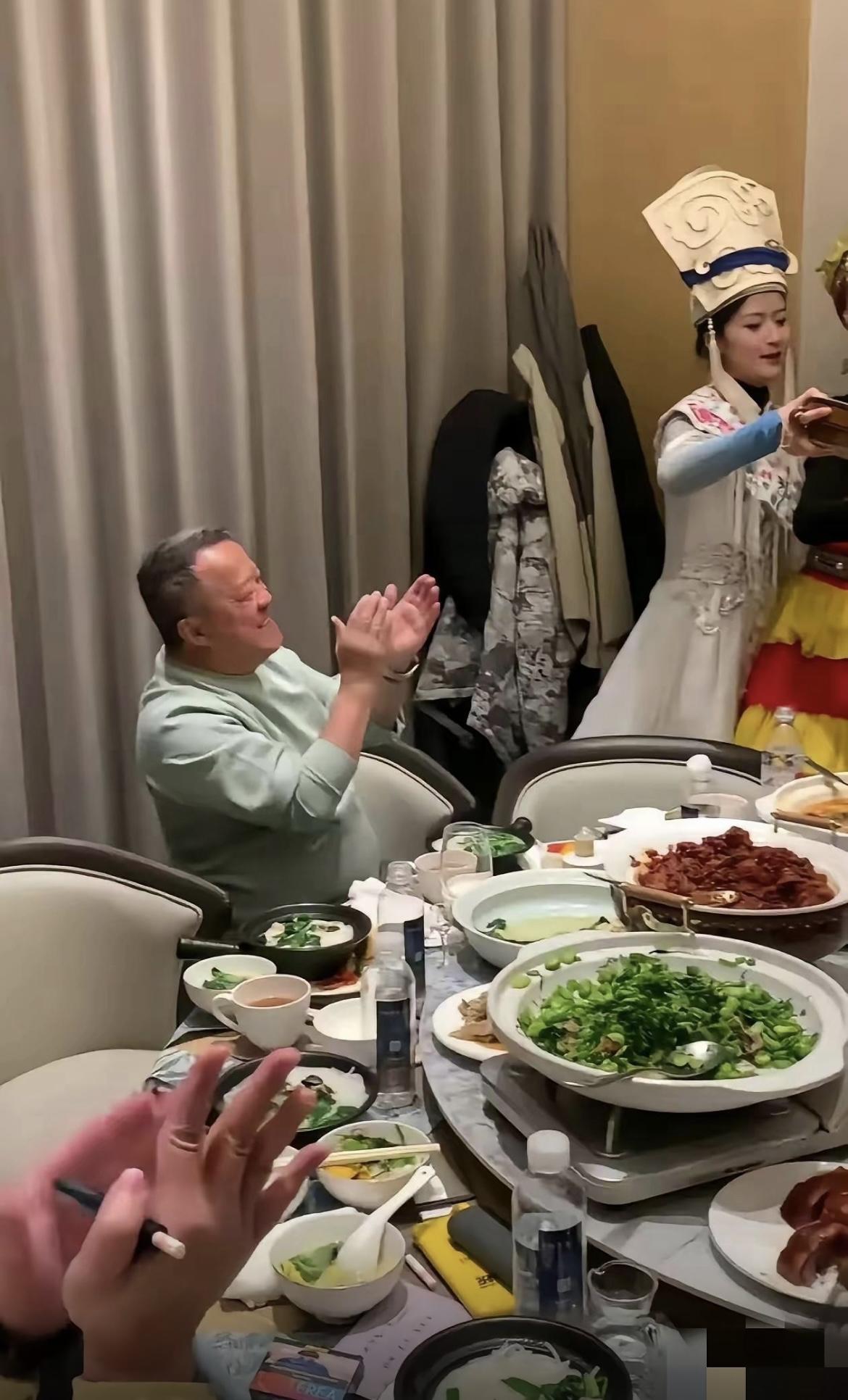 有钱人都是这么吃饭的吗？[震惊]