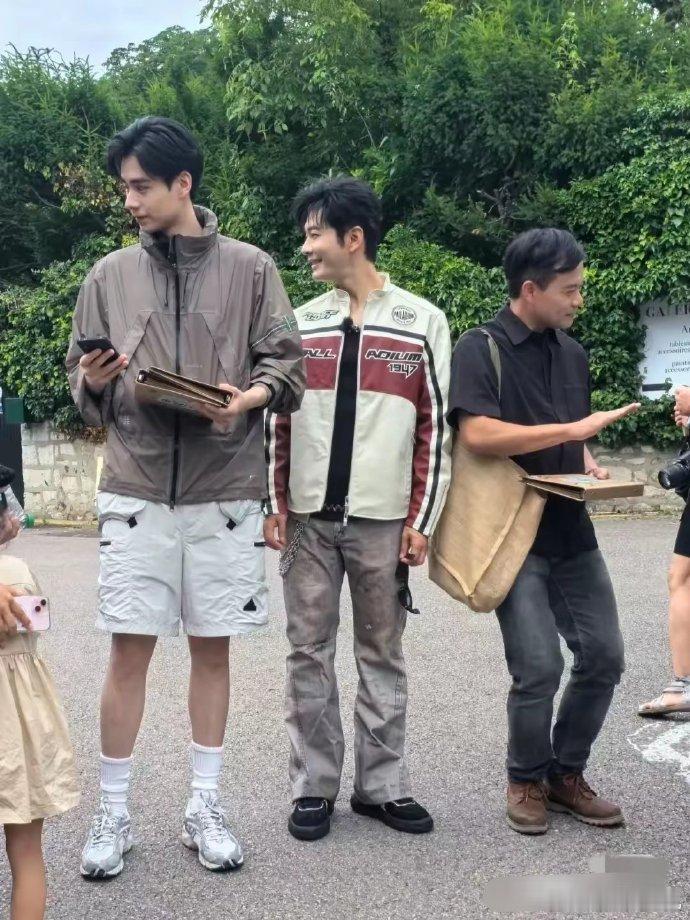 小明哥的身高怎么变矮了？他原本不是有180厘米吗？ ​​​