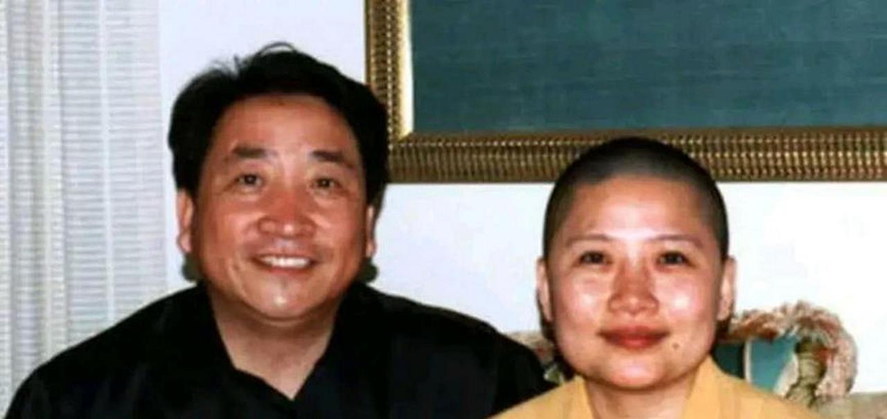 2000年，姜昆在国外偶遇已经出家的李娜，出于好奇，姜昆问她到底为什么出家？令他