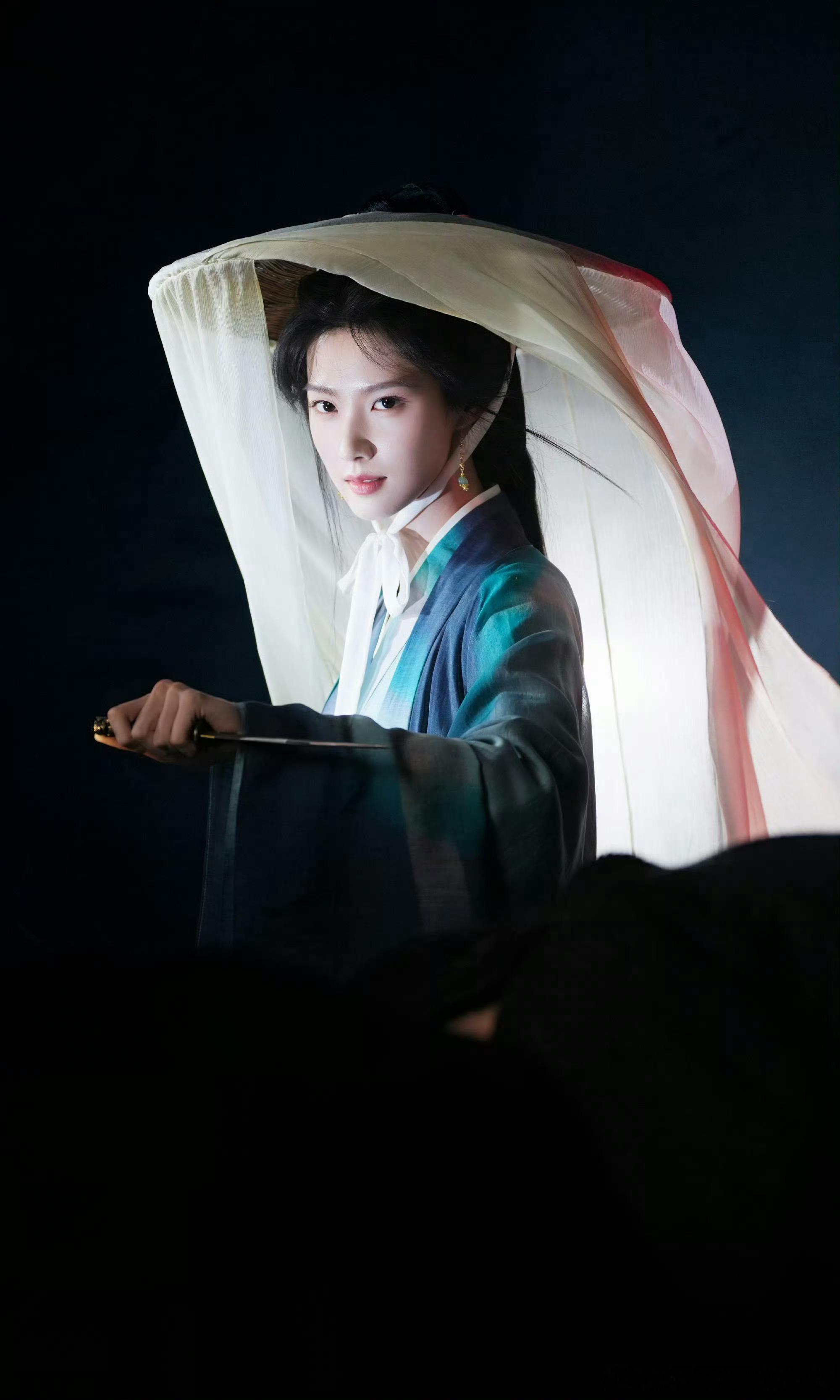 卢昱晓眼神秒切太牛了卢昱晓眼神秒切 卢昱晓眼神秒切太牛了！温柔英气无缝切换，柔时