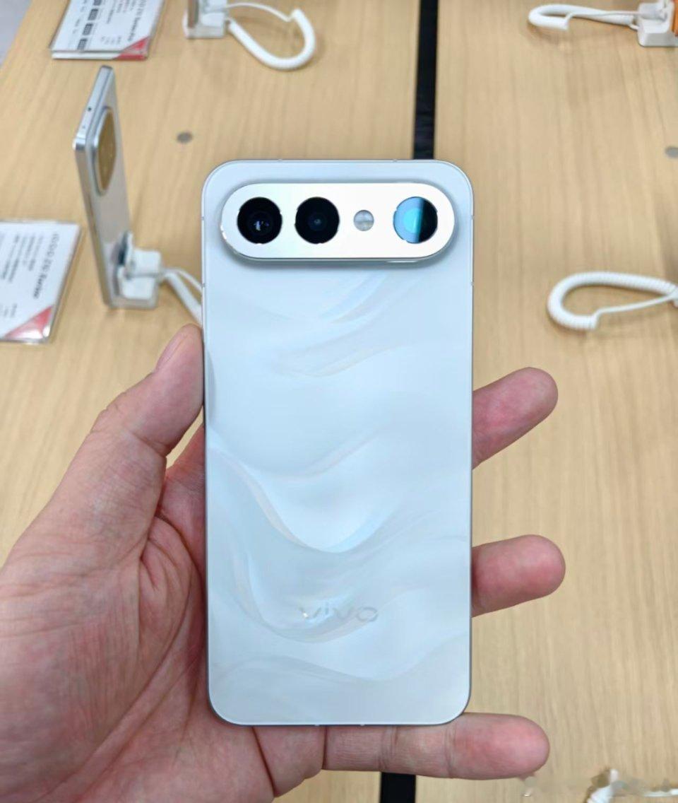 看了下VivoS50，突然觉得魅族22性价比可以了 