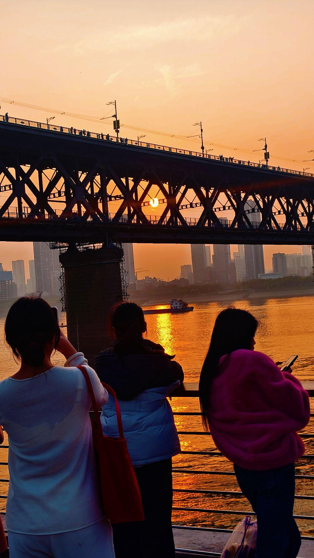 人生没有重来，只有后来， 后来才懂，遗憾也是常态。