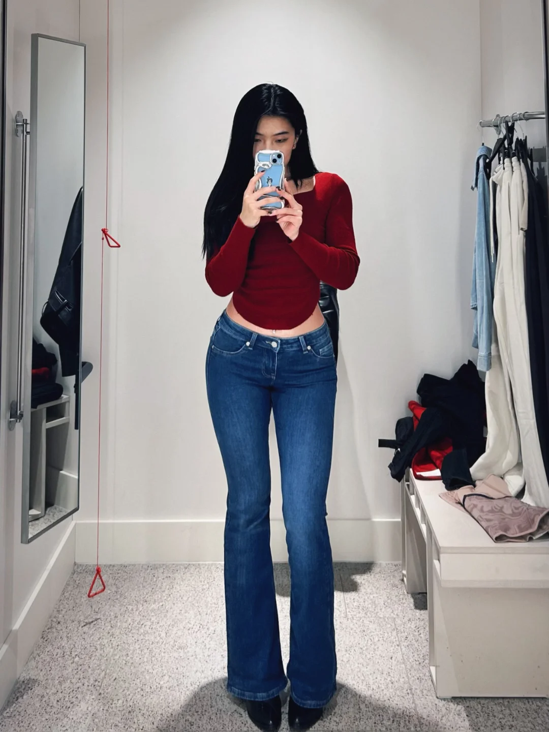 女人的腰臀曲线就像大地母亲起伏的峰峦