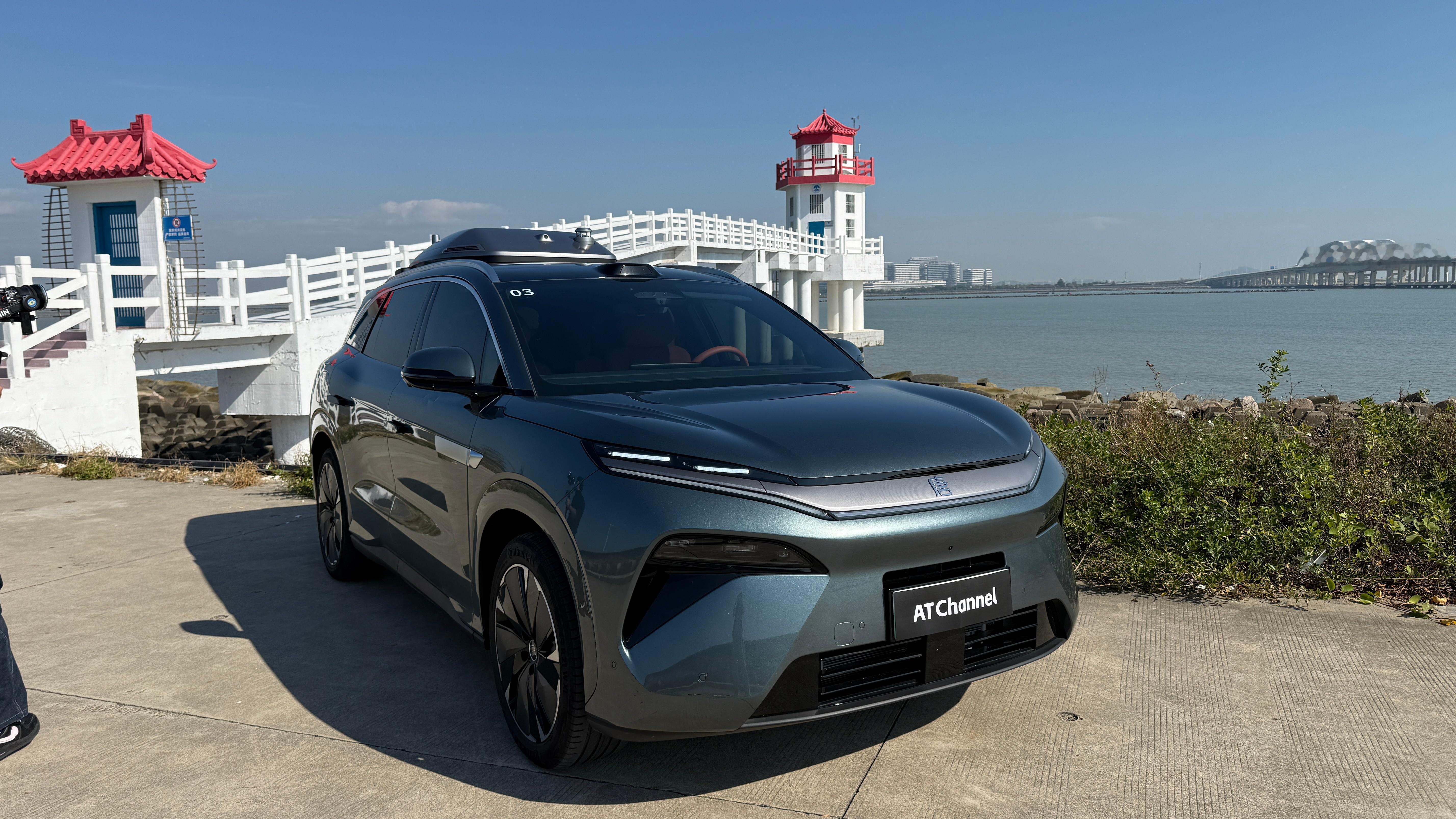 昨天在南澳岛拍摄，不得不说阳光太明媚了，后面拍车一直在嘎嘎出片～  