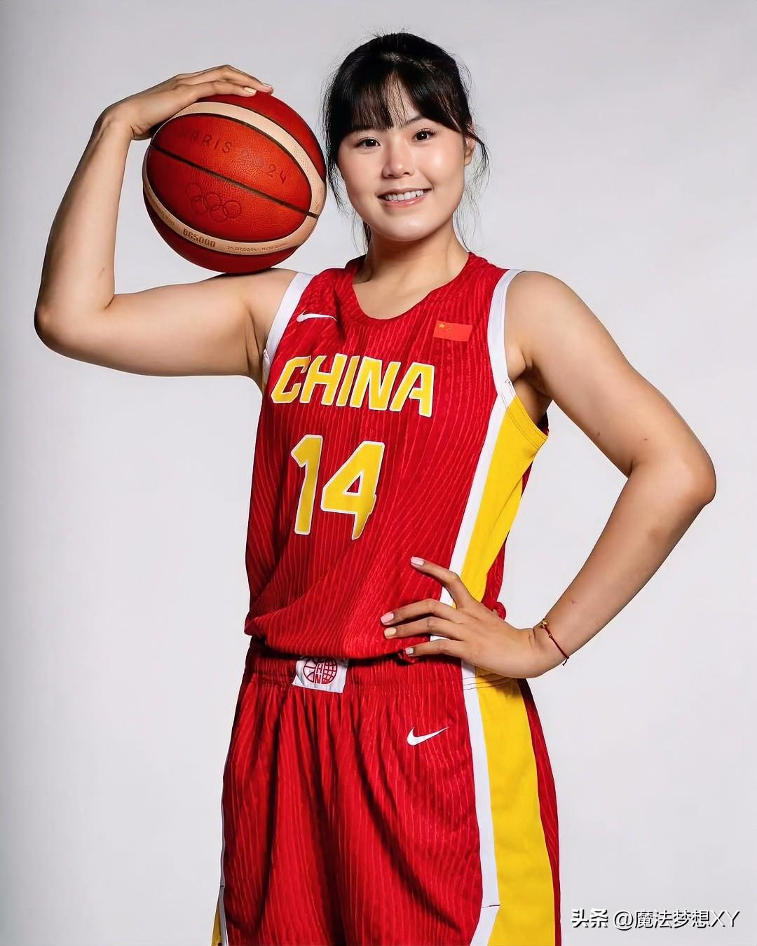 李月汝开场连续犯规，我忍了，
李月汝投篮手感不好，我也忍了，
但我真的忍不了，她