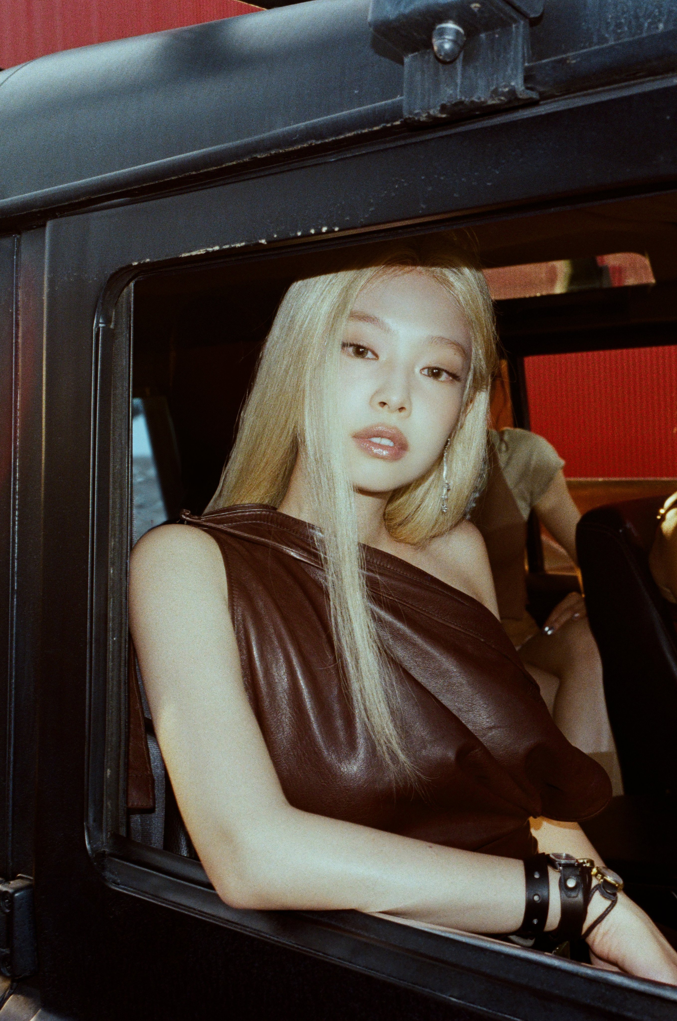 Jennie新歌Mantra幕后照，好美 ​​​