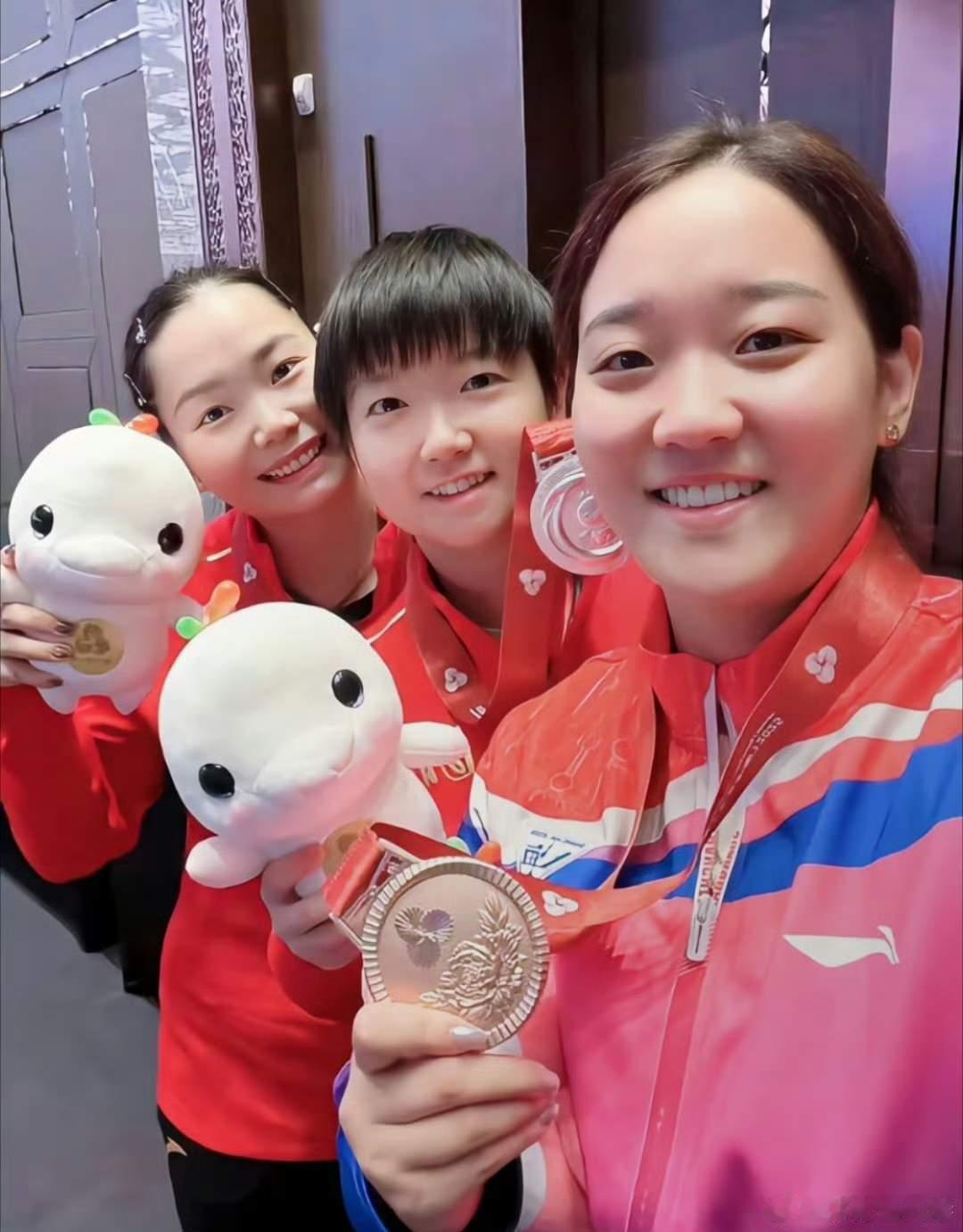 三个可爱又善良的女孩，友谊长存！ 