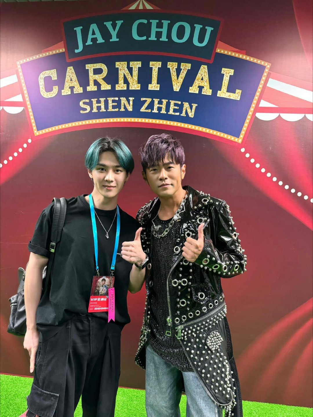 #钱锟去了周杰伦演唱会# 在周杰伦的演唱会现场，将梦想照进了现实。让人直呼：简直