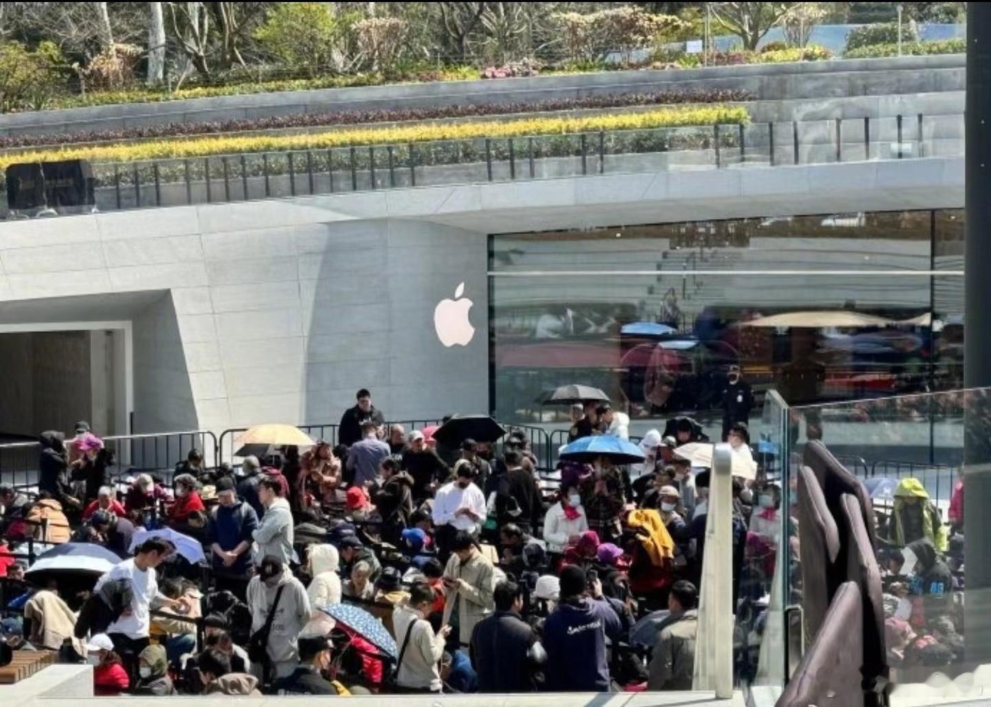#Apple 静安#开业，苹果花了8340万打造的门店，据说定位仅次于纽约的全球