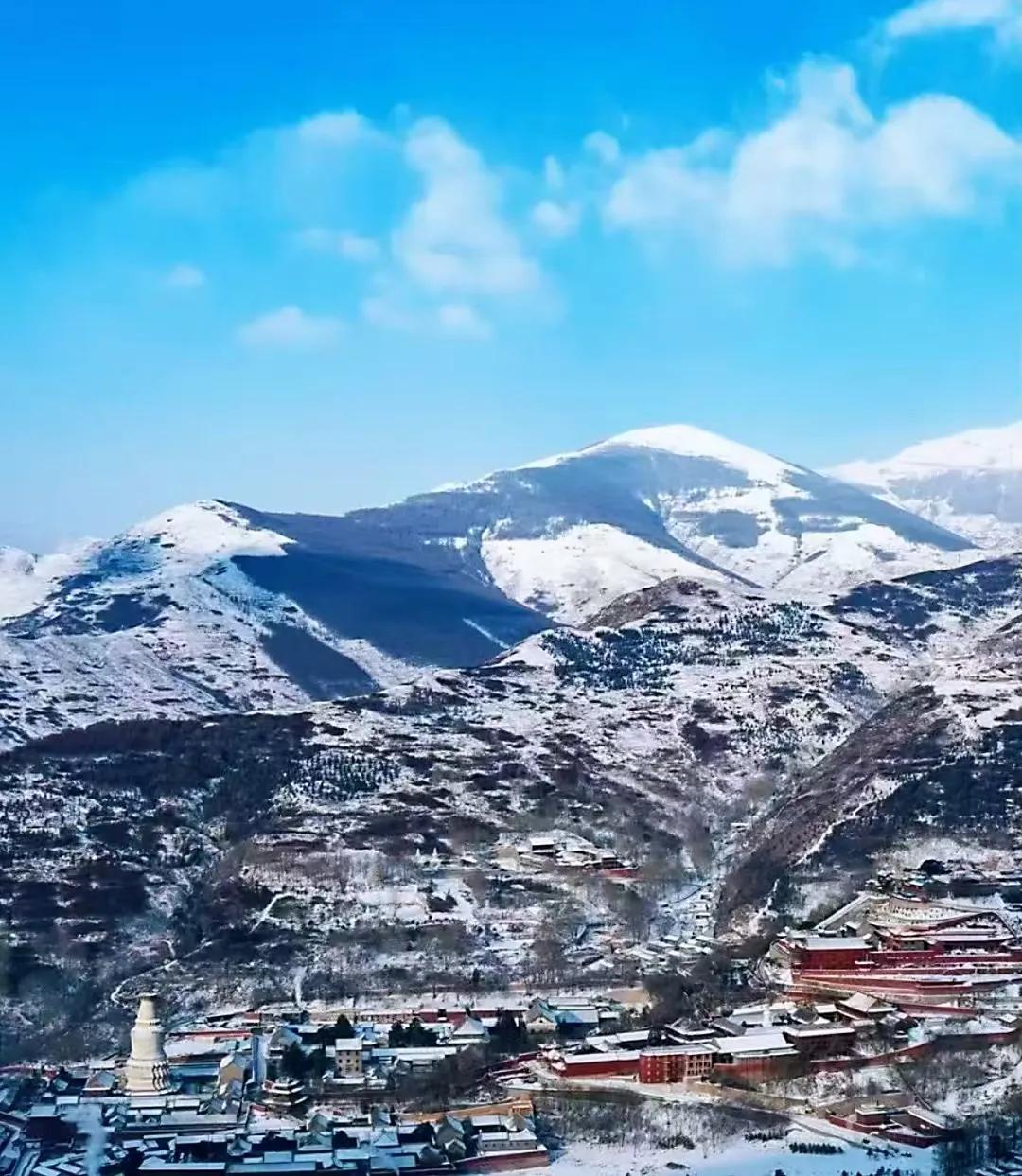 一次五台山，因缘五百年。
见山，见佛，见自己。
​愿所求皆所愿。
心若计较，处处