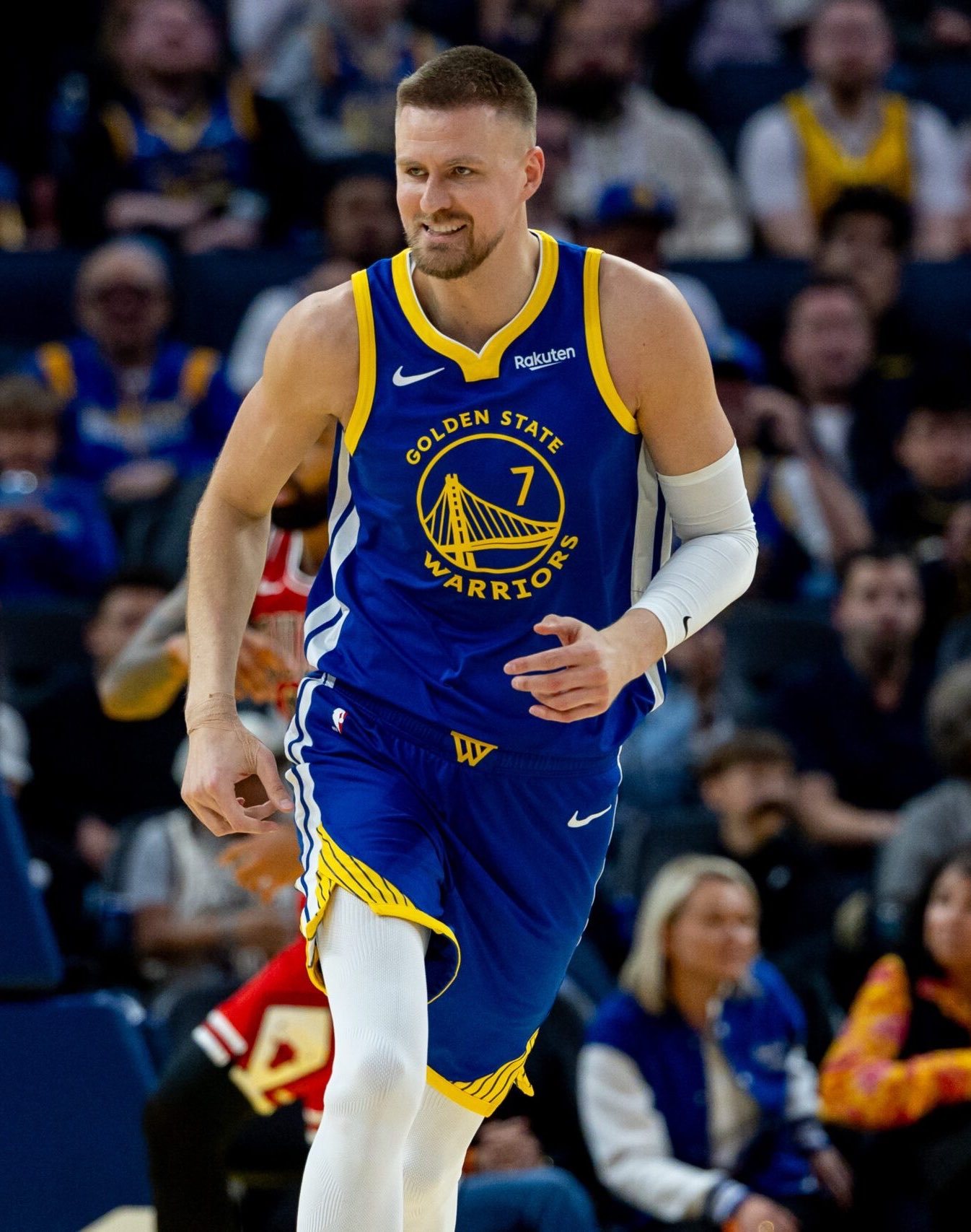 勇士队中锋克里斯塔普斯·波尔津吉斯（右脚踝酸痛）已被球队列为明日对阵太阳的附加赛