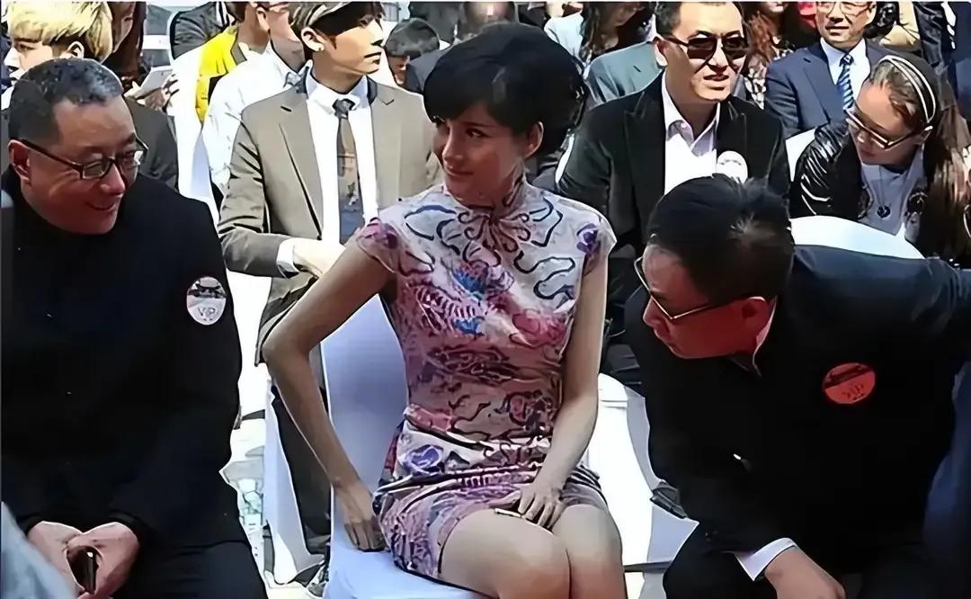 蒋才女都认怂道歉了，突然窜出来一个叫“沈星”的女人，说“世人可笑，方舟加油”，她
