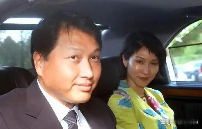 只要他不把那个女人带回家，我愿意等到回心转意的那一天，你敢相信吗？
 
这些卑微