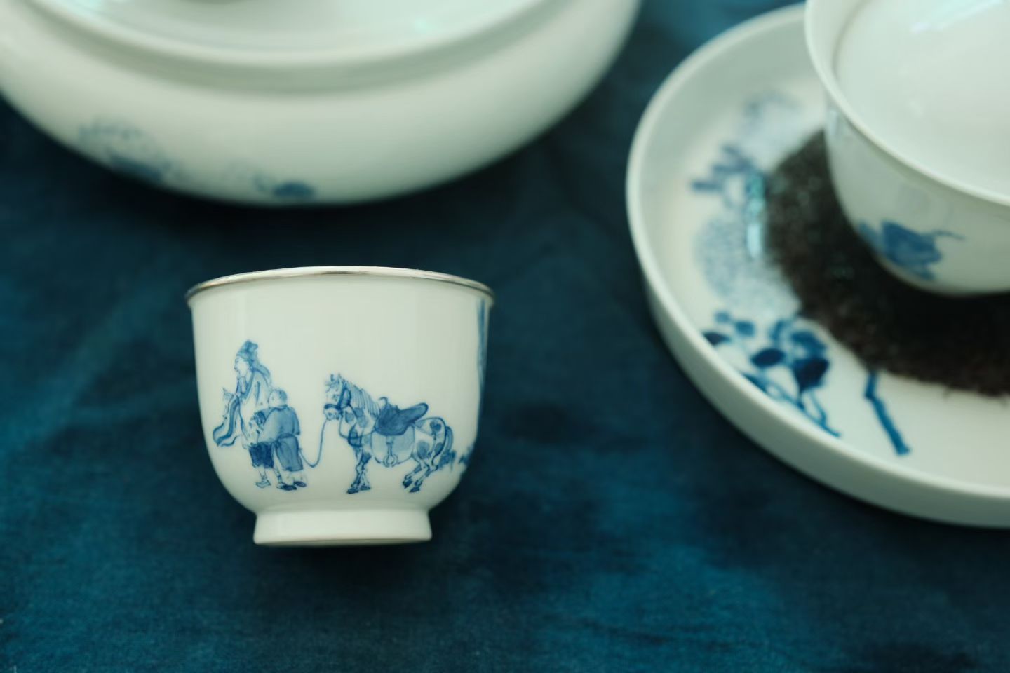 茶道     “功夫茶”既指冲泡技艺的讲究，也含品茶时的闲逸时光。它起源于宋代的