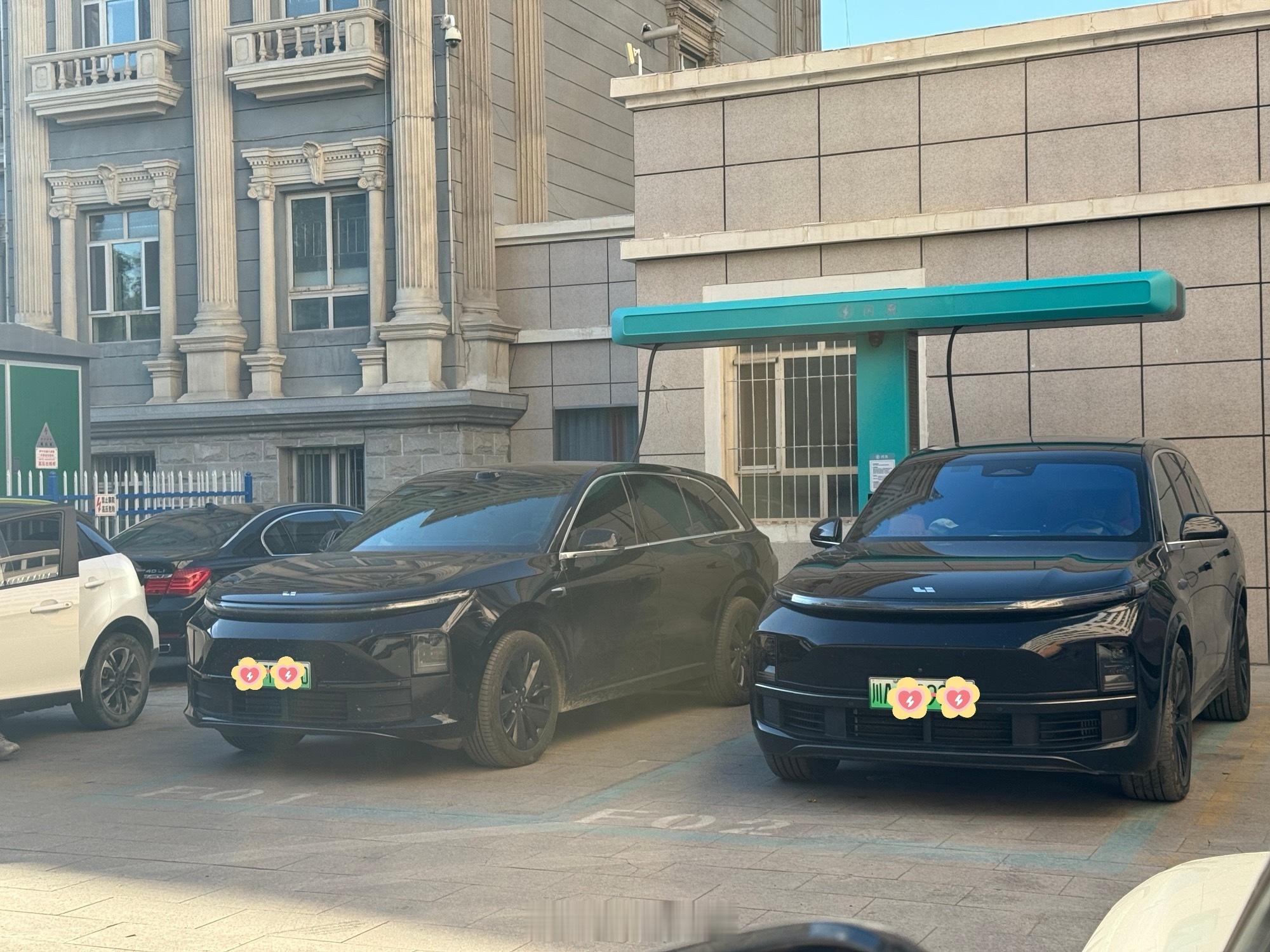 新疆真的挺适合大电池插混车，昼夜温差大，停车等人空调几乎不能停，这几天我朋友把他