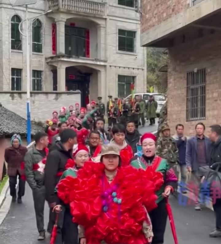 贵州施秉也太燃了！3月16日，全县上半年唯一一名女兵吴仙兰光荣入伍！全村父老乡亲