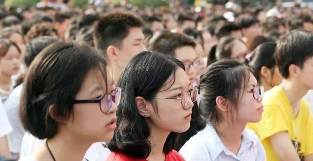 河南高考600分及以上37544人！700分尖子全出自物理类，一半心酸一半荣光