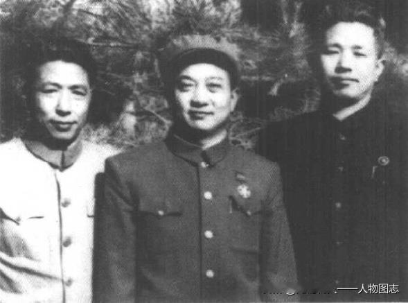 1952年5月，李雪三率中国人民志愿军归国代表团完成任务返回朝鲜前夕，与"宁都暴