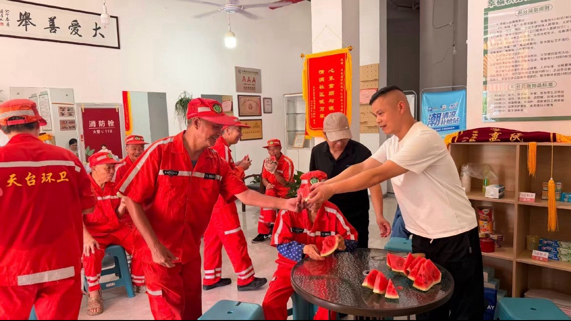 五年接力不打烊台州爱心冰柜送清凉活动同步向广大市民发出倡议，欢迎更多爱心力量加入