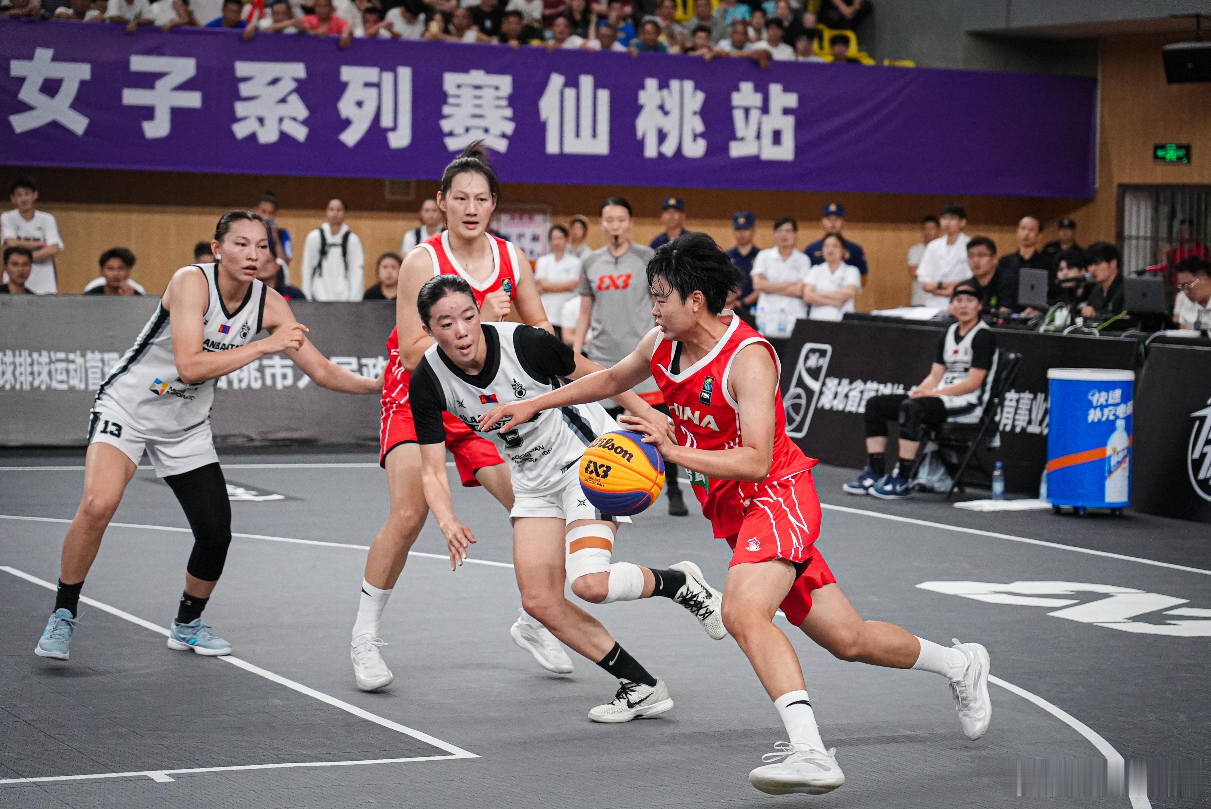 北京时间刚刚结束的FIBA3×3 女子系列赛仙桃站的决赛中，由杨衡瑜、丁弈可、李