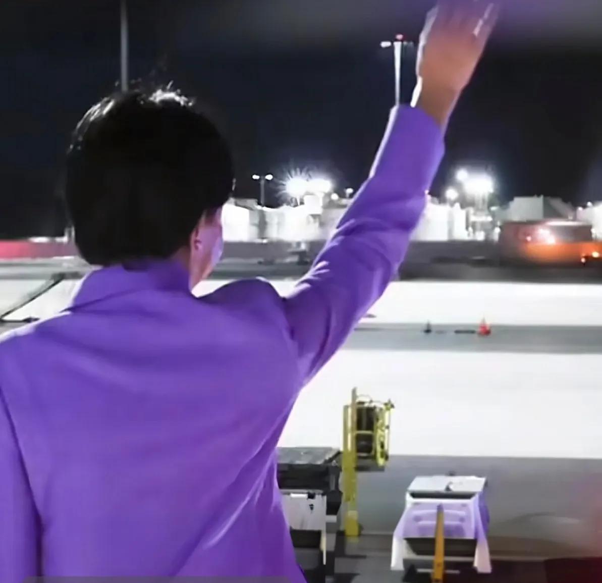 “空气外交”新高度：高市早苗的独角戏与无人认领的挥手

9月21日纽约机场的夜色