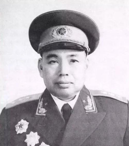 他被毛泽东亲自指定为济南战役攻城总指挥，开创我军夺取大城市的先例，在南京病逝后，