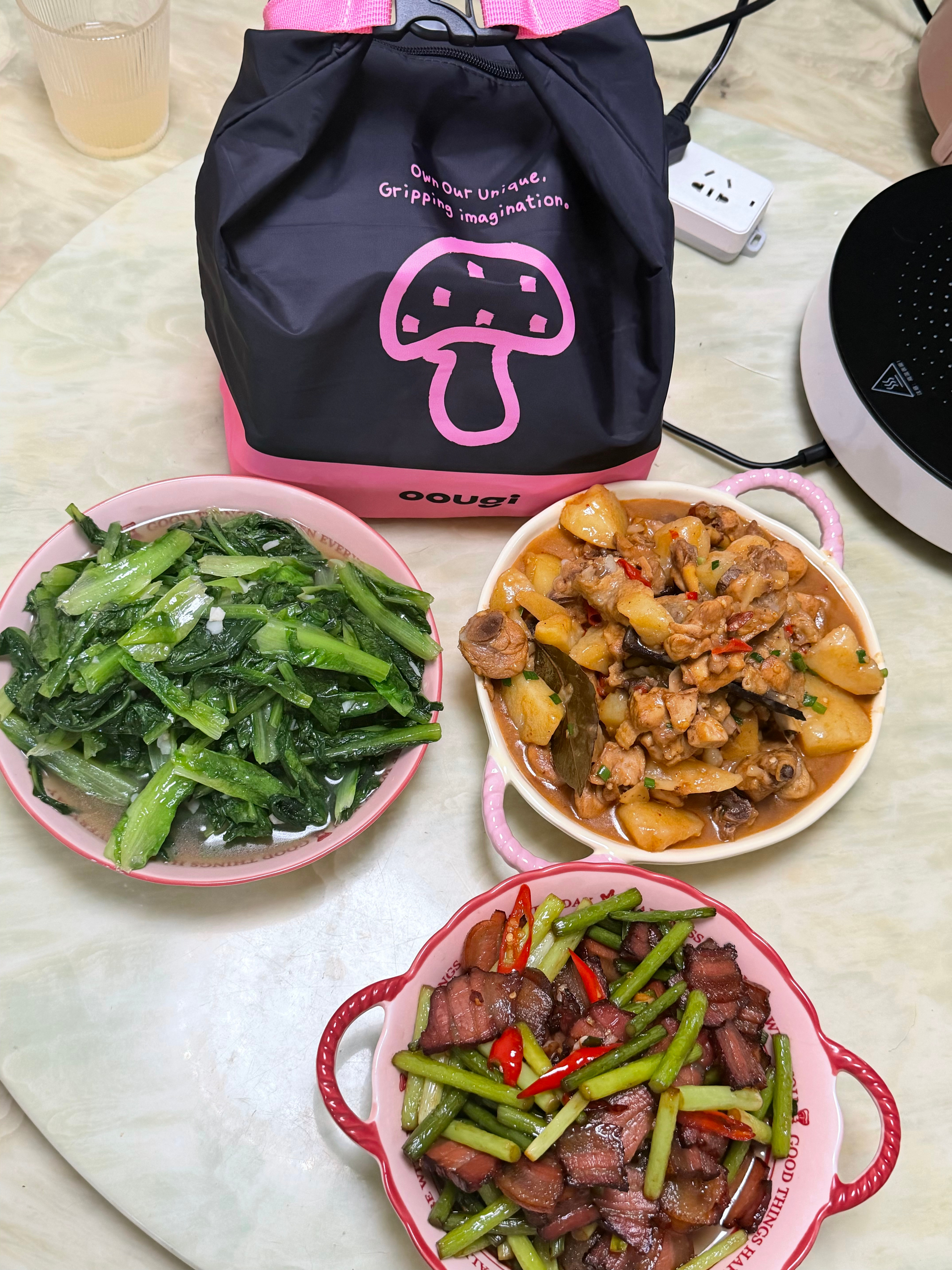 家里开始每天做饭了 香香的🤤🤤明天可以带饭去公司咯！有种幸福的感觉… 