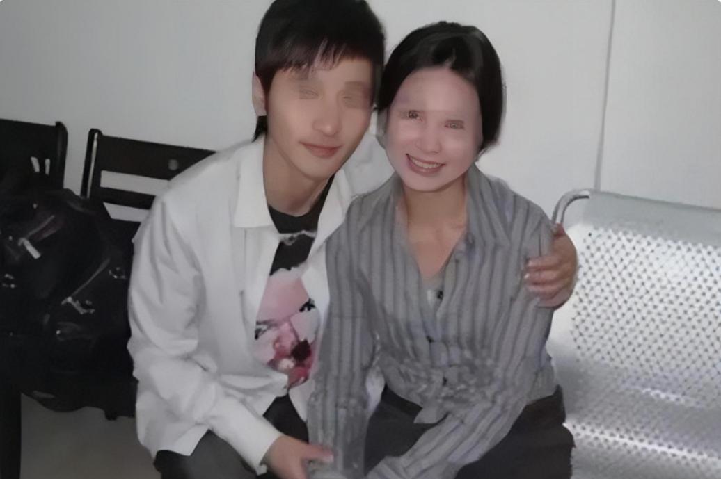 “你敢搞老娘？”2002年，北京一位中年妇女拿着裸照，威胁她的准女婿。谁知，接下