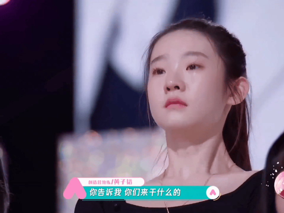 对哦 黄子韬是张艺凡的导师欸，张艺凡是硬糖少女来的，导师和学员现在也是顶峰相见了