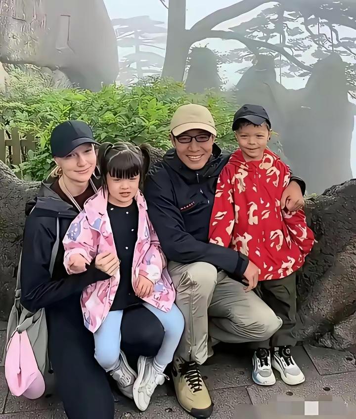 李白乘舟将欲行，半道碰上撒贝宁！撒贝宁功夫高，李白爱上大熊猫！[呲牙]