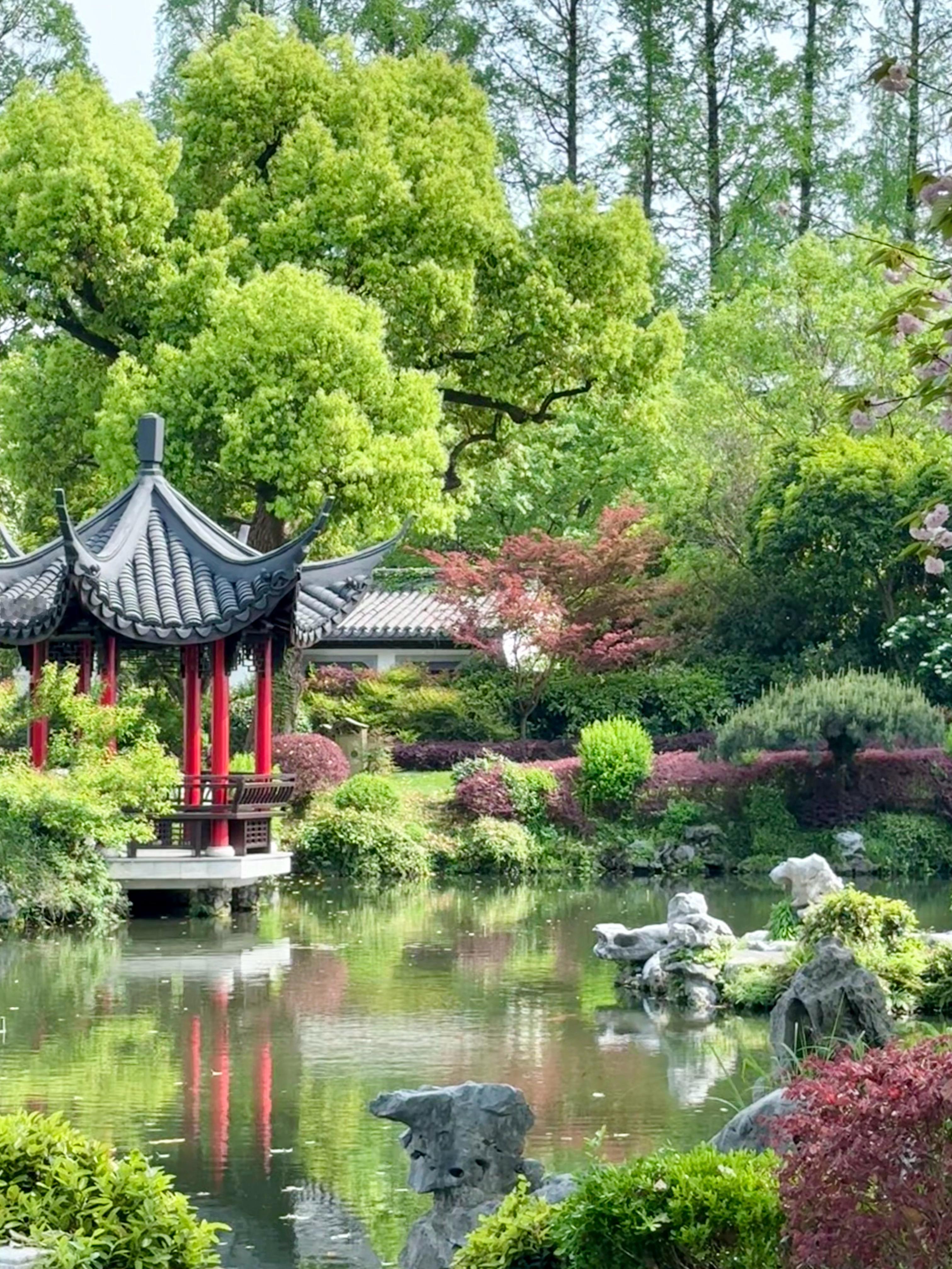 钮钴禄家大小姐 [微风]风景  世界上最美丽的风景，就是你有一颗善良的心，散发着