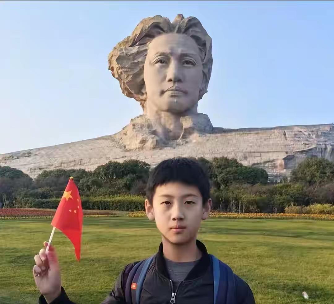 这孩子仪表堂堂，海边勇救一家三口，未来可期，老人家都看好你！王植兴，长沙市怡海中