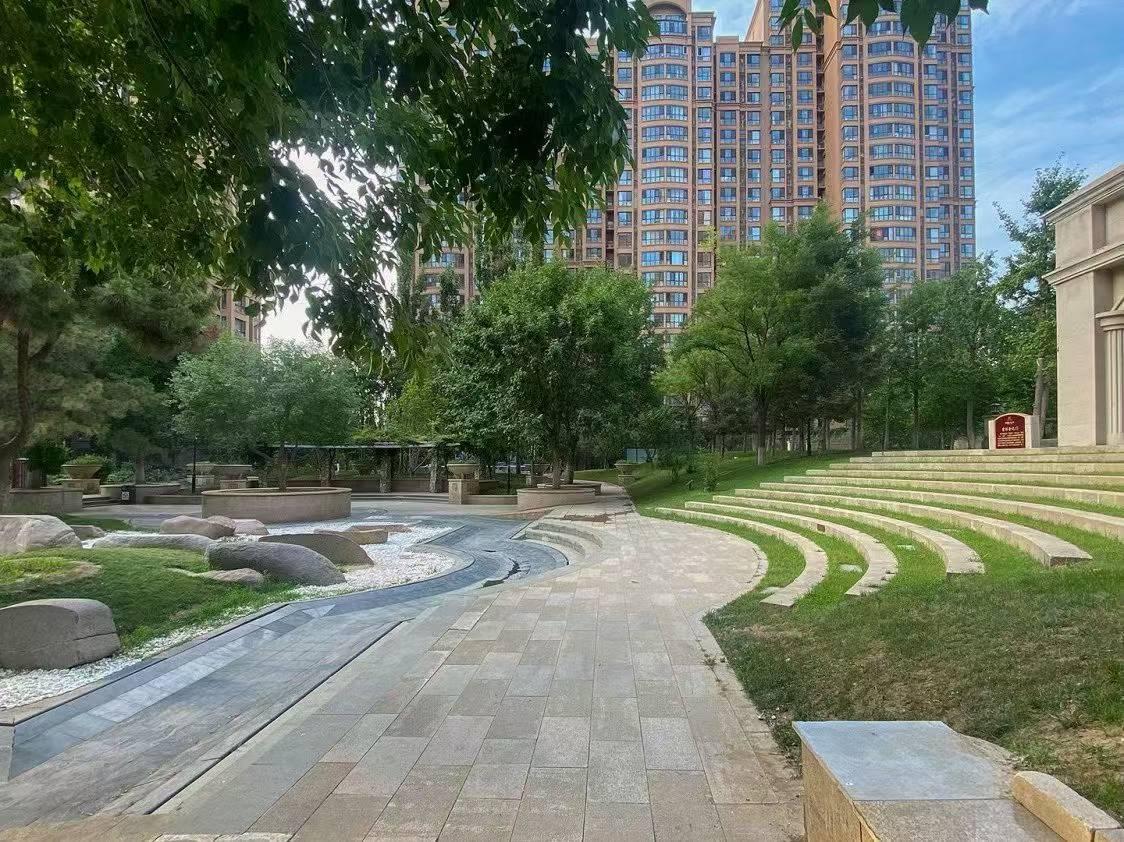 朝阳区新北苑 成熟板块 
新房一手现房 国资委自持
新房价格倒挂二手
价格低于二