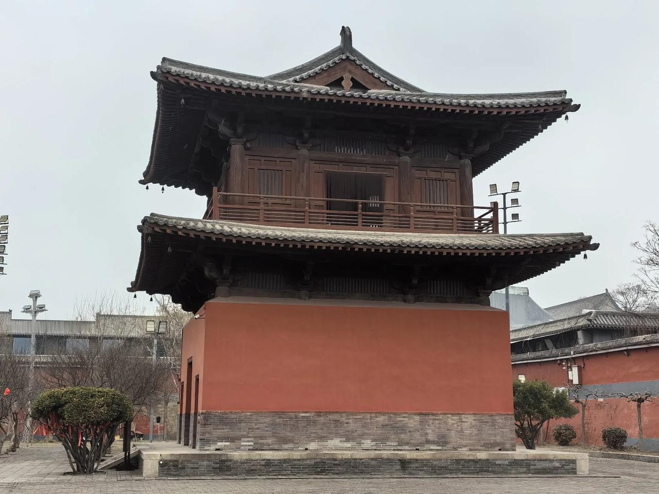 还是三年前的观点，只要中产阶层是受到压缩的，他们的收入预期是下降的，就不会有消费