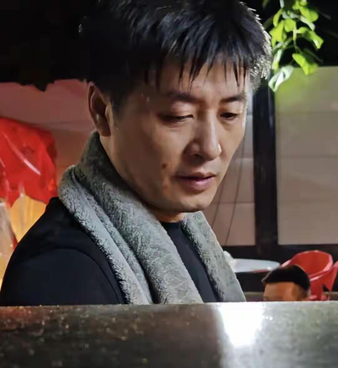 民间张雪峰这个侧脸最像，很难想象他真的可以一炮而红，鸡排哥在景德镇肯定是急的不行