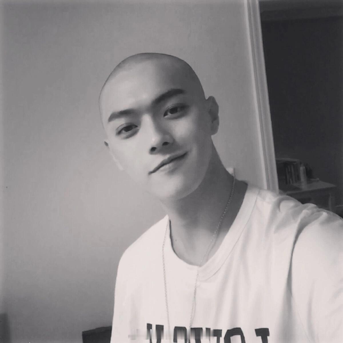 许凯早期微博Kev时期，最帅的光头～(2)许凯