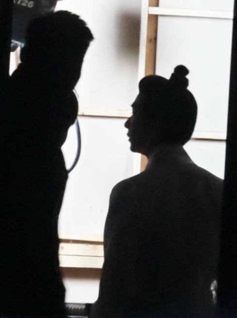 成毅两京十五日背影 