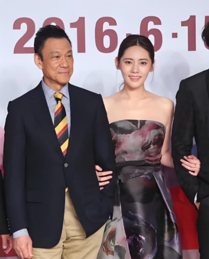 2011年，65岁的王学圻做出了一个震惊圈内外的决定，不顾结婚40年的发妻孙昌宁